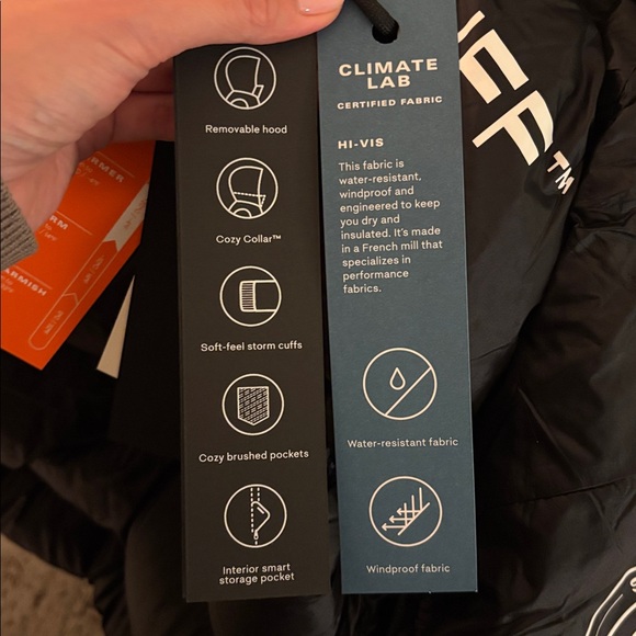 Aritzia Super Shorty Silver SuperPuff Jacket XS - Picture 6 of 7